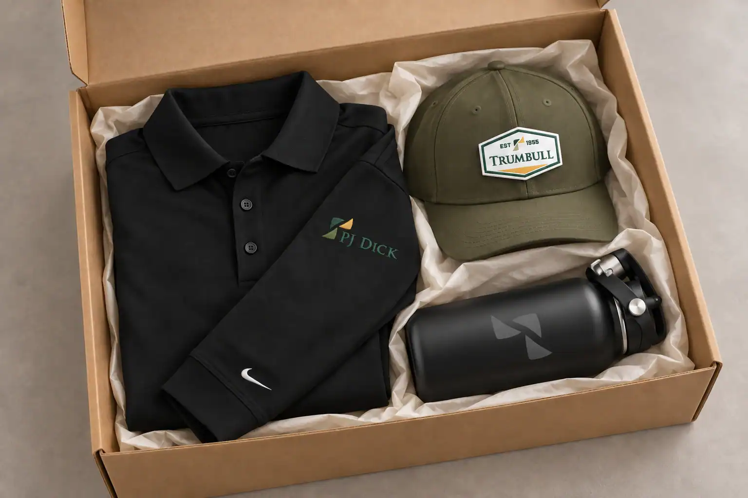 Welcome kit in a gift box: embroidered polo, patch cap and insulated bottle